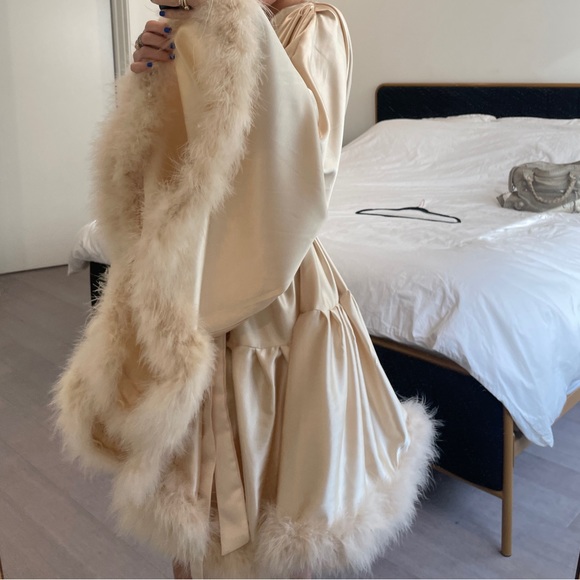 Sexy Robe with REAL features - Brand New - Picture 2 of 4